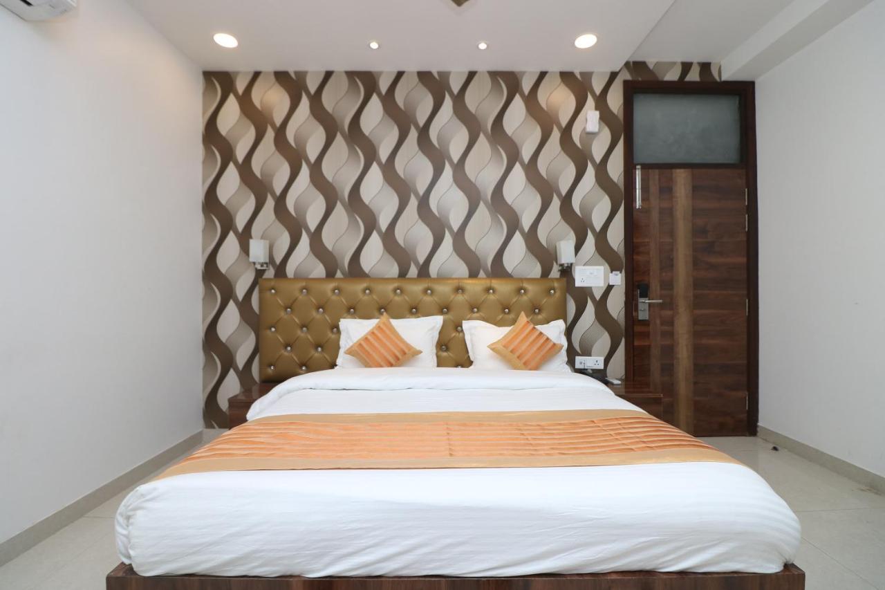 Oyo 9999 Hotel La Wisteria Делі Екстер'єр фото
