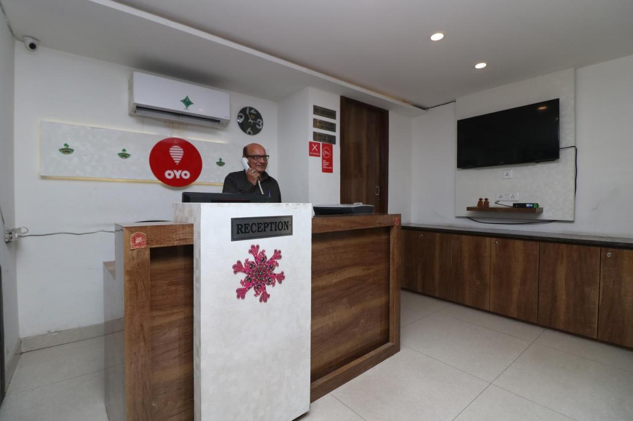 Oyo 9999 Hotel La Wisteria Делі Екстер'єр фото