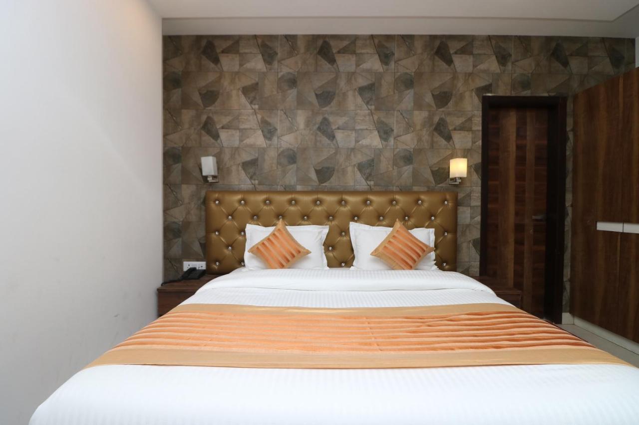 Oyo 9999 Hotel La Wisteria Делі Екстер'єр фото