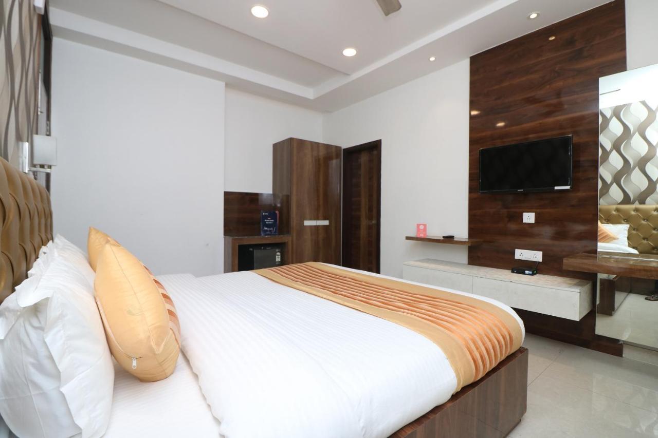 Oyo 9999 Hotel La Wisteria Делі Екстер'єр фото