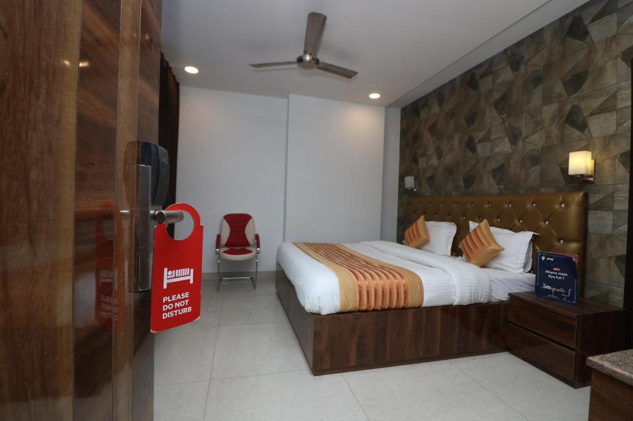 Oyo 9999 Hotel La Wisteria Делі Екстер'єр фото