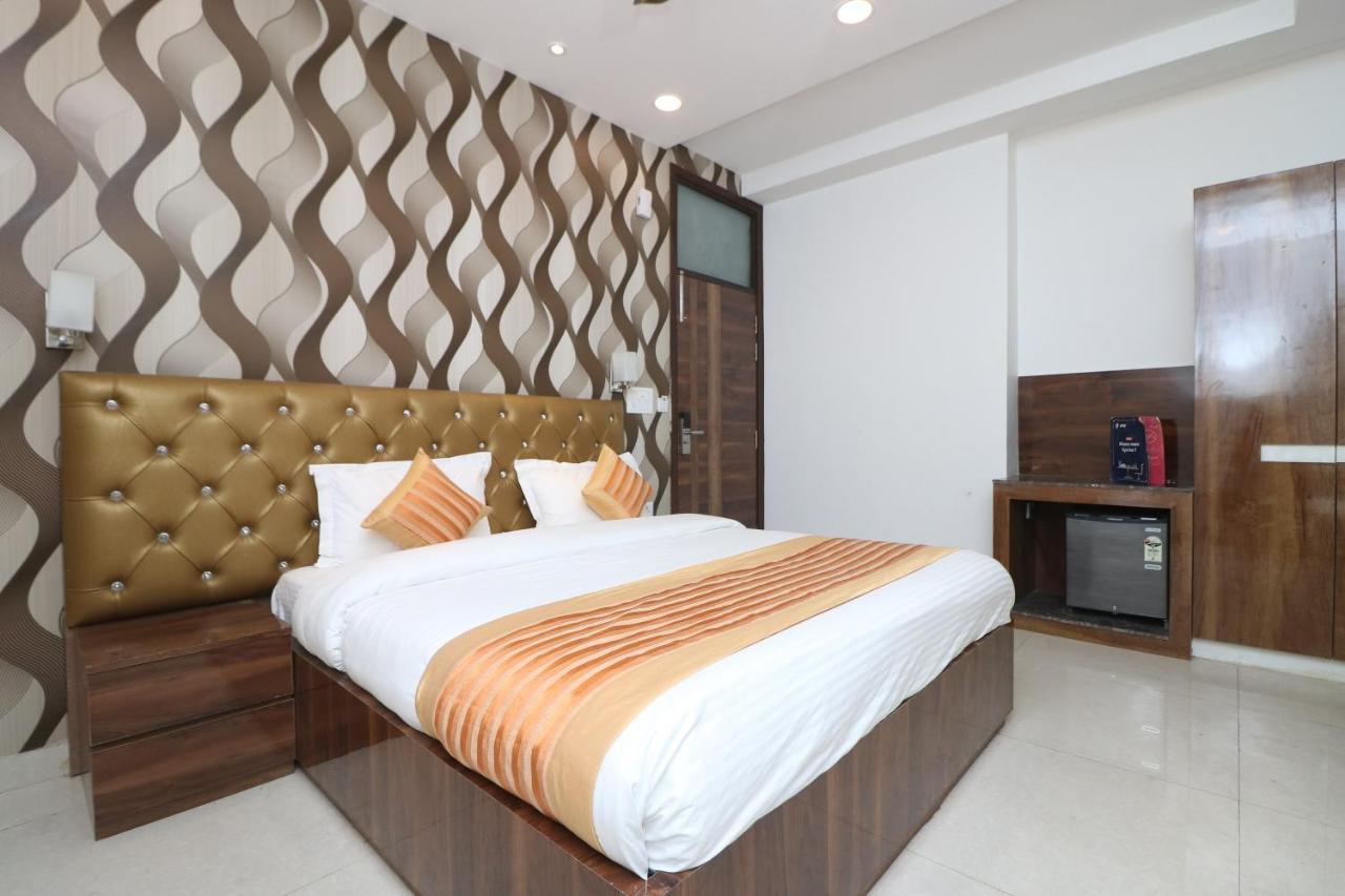 Oyo 9999 Hotel La Wisteria Делі Екстер'єр фото